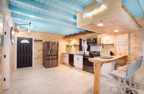 Creola Cabina | Margaritahills is the perfect getaway for two couples, where rustic elegance meets modern comfort.