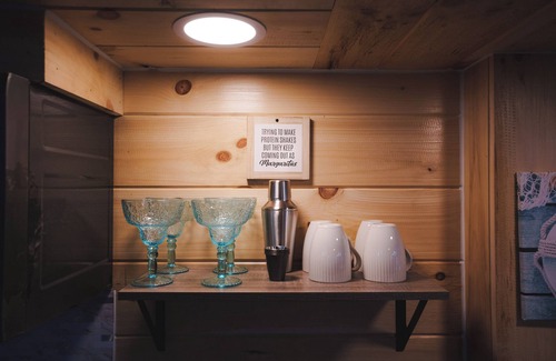 Creola Cabina | Margaritahills is the perfect getaway for two couples, where rustic elegance meets modern comfort.