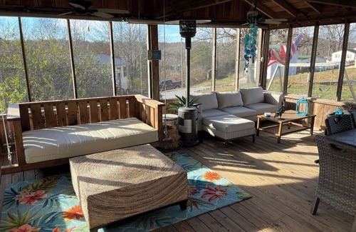 Clarkson Casa | Margaritaville Lake House on Nolin Lake.