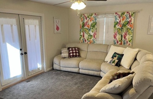 Clarkson Casa | Margaritaville lake house on Nolin Lake.