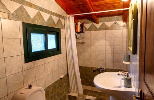 Terpsithea Casa | Marianda's House - Mountain Views & Rustic Charm