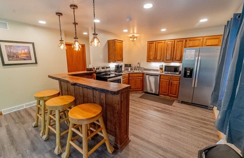 Ohiopyle Condominio | Marietta's River Retreat | 3BR,2BA,Hot Tub,Downtown Ohiopyle
