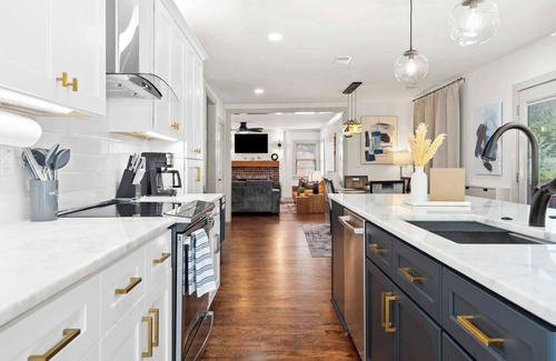 Marietta Casa | Marietta Square Suites - Big Home|Pool|Fire Pit