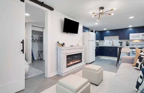 Marietta Apartamento | Marietta Square Suites - Suite2 - Modern Apartment