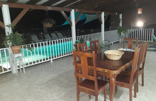 Le Marigot Villa | MARIGOT, parte inferior de la villa con piscina privada, vista panorámica y tranquila.