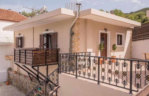 Elos Casa | Marika Traditional Home