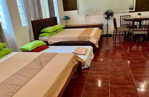 Marikina Casa | MARIKINA 32 sqm Studio for Transients w WiFi 40 inch TV Parking