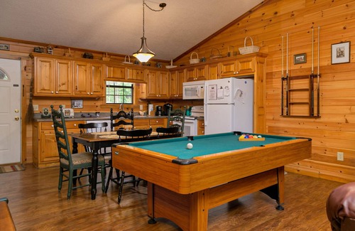 Sautee Nacoochee Cabina | ¿Buscando una casa de campo y la máxima relajación? Esta casa decorada alemana es la escapada perfecta!