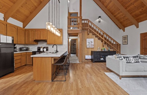 Arnold Casa | Marilyn Manor-Blue Lk Springs, Hot Tub, Game Rm