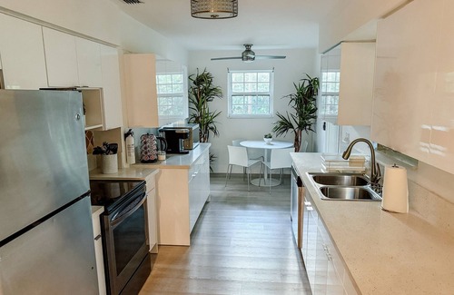 Northeast Miami Casa | Marilyn Monroe Waterfront Holiday House in Miami!