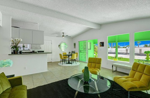 Desert Hot Springs Casa | Marilyn's Secret - Mid Century Modern Black House