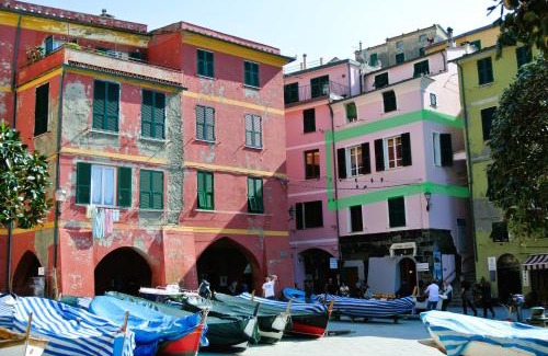 Vernazza Apartamento | "Marina Apartment" is Unique, Authentic, Beachfront, 2 Aircondo BDR , 2BHT, easy to Train or 300mt walk from Private Parking