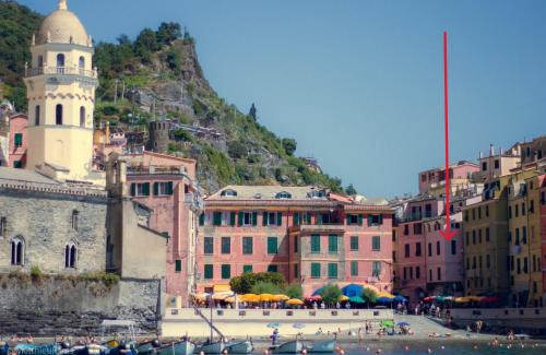 Vernazza Apartamento | "Marina Apartment" is Unique, Authentic, Beachfront, 2 Aircondo BDR , 2BHT, easy to Train or 300mt walk from Private Parking