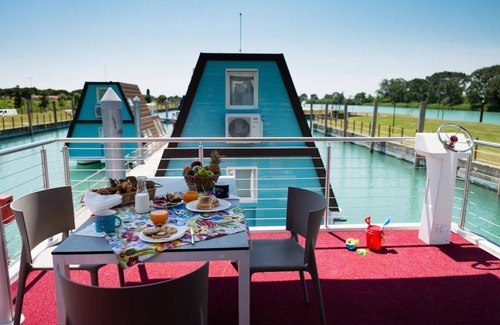Lignano Sabbiadoro Alquiler De Eote | Marina Azzurra Resort Houseboat Lagoon für 6 Personen