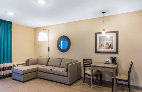 Chincoteague Hotel | Marina Bay Hotel & Suites, an Ascend Collection Hotel