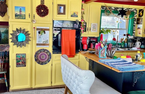 Algoma District Cabaña | Marina Bay House, Beautiful 4 Season Cottage with Amazing Bay Views