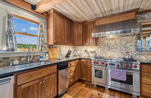 Groveland Casa | Marina Beach Lodge - Lakefront Home on Beach! home