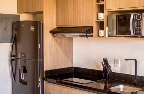 Villa Marina Apartamento | Marina Cerritos Loft, Wave Pool and Amenities