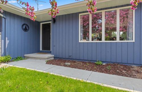Baileys Harbor Casa | Marina Cottage by Simple Life Rentals