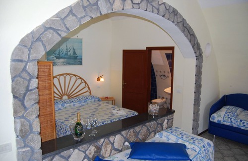 Marina del Cantone Casa | Marina Del Cantone Chalet