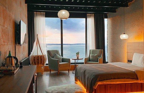 Karaburun Koyu Cama Y Desayuno | Marina Fener