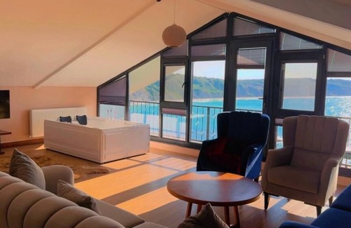 Karaburun Koyu Cama Y Desayuno | Marina Fener