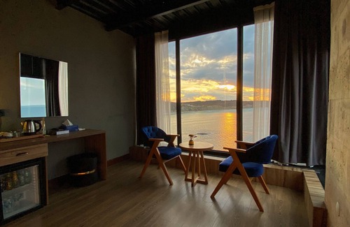Karaburun Koyu Cama Y Desayuno | Marina Fener