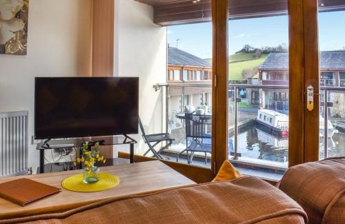 Tewitfield Casa | Marina Haven