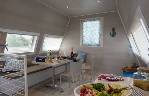 Lignano Sabbiadoro Chalet De Esquí | Marina houseboat 2 pax