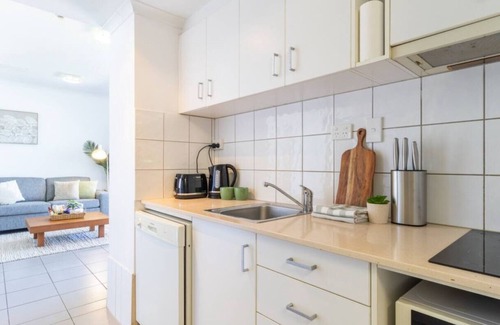 Cullen Bay Apartamento | Marina Magic | 2 Bed, 2 Bath apt | Stunning Views