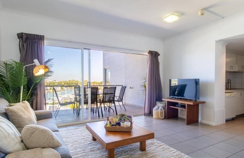 Cullen Bay Apartamento | Marina Magic | 2 Bed, 2 Bath apt | Stunning Views