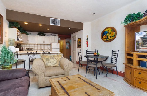 Bella Vista Condominio | 1 dormitorio junto a la piscina condo unitr 220