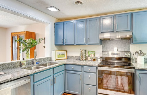 Salem Casa | Marina & Pool Access: Lovely Lake Keowee Townhome!