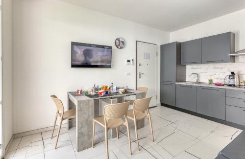 Borghetto Santo Spirito Apartamento | Marina Resort - Pool And Parking LUX - Happy Rentals