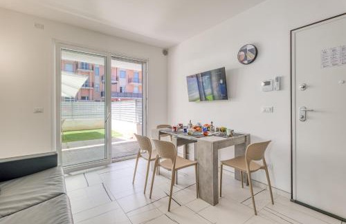 Borghetto Santo Spirito Apartamento | Marina Resort - Pool And Parking LUX - Happy Rentals