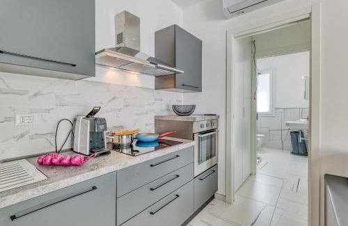 Borghetto Santo Spirito Apartamento | Marina Resort - Pool And Parking LUX - Happy Rentals