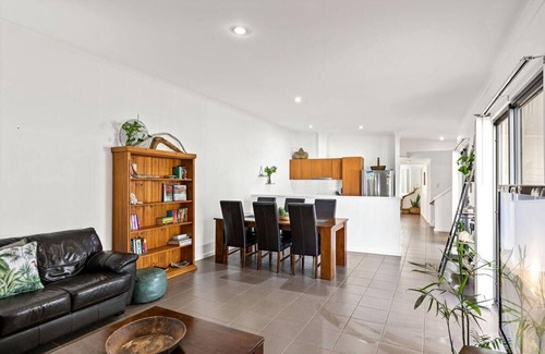 Exmouth Casa | Marina Townhouse with Jetty