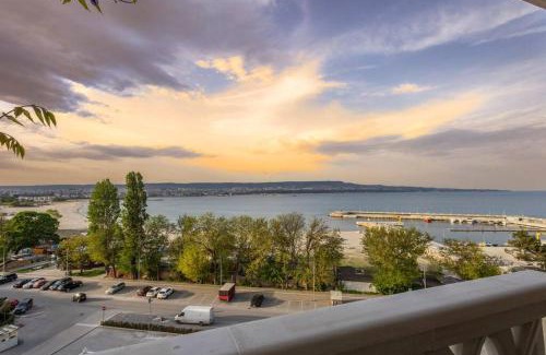 Varna Apartamento | Marina Varna Apartment-2BDR at South Bay Complex