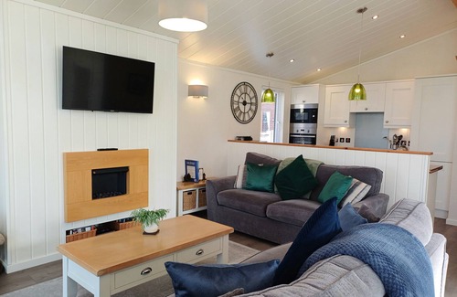 Troutbeck Bridge Cabina | Marina View - a holiday lodge that sleeps 6 guests in 3 bedrooms