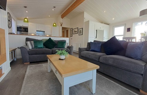 Troutbeck Bridge Cabina | Marina View - a holiday lodge that sleeps 6 guests in 3 bedrooms