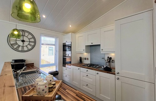 Troutbeck Bridge Cabina | Marina View - a holiday lodge that sleeps 6 guests in 3 bedrooms