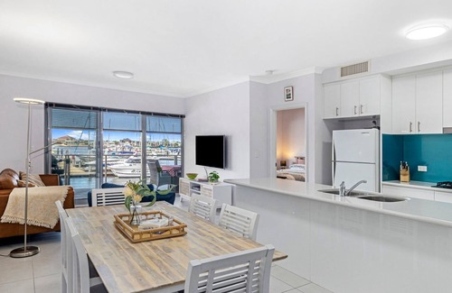 Geographe Casa | Marina View Port Geographe with WiFi is a modern stylish self-contained townhouse with amazing view