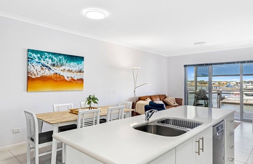 Geographe Casa | Marina View Port Geographe with WiFi is a modern stylish self-contained townhouse with amazing view