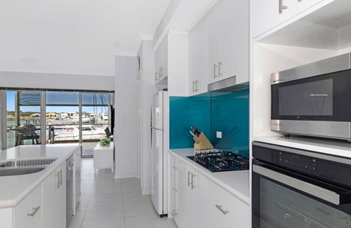 Geographe Casa | Marina View Port Geographe with WiFi is a modern stylish self-contained townhouse with amazing view