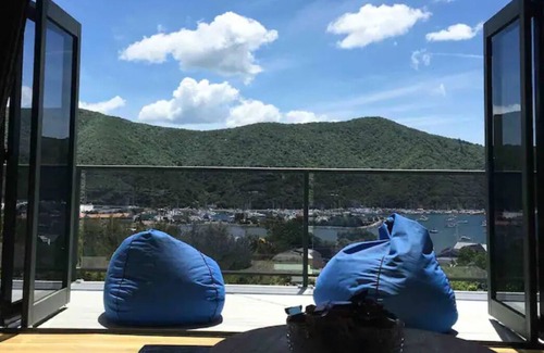 Waikawa Bay Casa | Marina views retreat w/artist guest studio