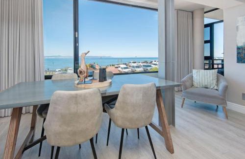 Hermanus City-Centre Apartamento | Marine Court 5 by BACK IN TOWN - 2Bedroom Ocean-facing Apt in Hermanus Centre