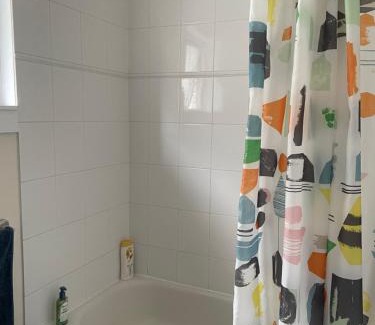 Marpole Apartamento | Marine Dr Station Room in a House
