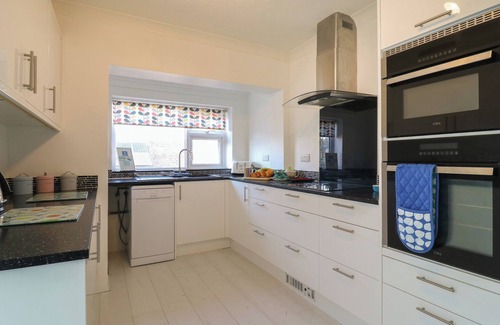 Pevensey Cabaña | MARINE HOUSE, pet friendly, character holiday cottage in Pevensey Bay