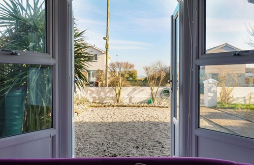 Pevensey Cabaña | MARINE HOUSE, pet friendly, character holiday cottage in Pevensey Bay