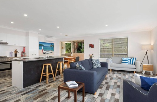 Tarbuck Bay Casa | Marine Villa @ Smiths Lake